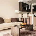 Platinum Towers Country 2 Country Aparthotel