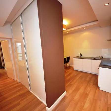 Platinum Towers Country 2 Country 4*