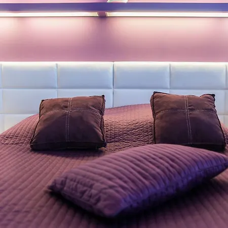 Platinum Towers Country 2 Country 4*