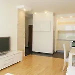 Platinum Towers Country 2 Country Apart Otel Varşova