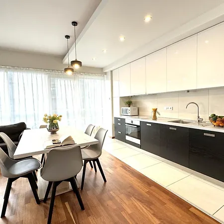 Platinum Towers Country 2 Country 4*