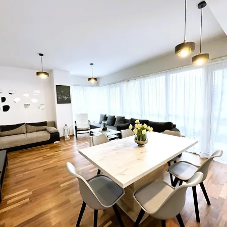 Platinum Towers Country 2 Country Apartmanhotel