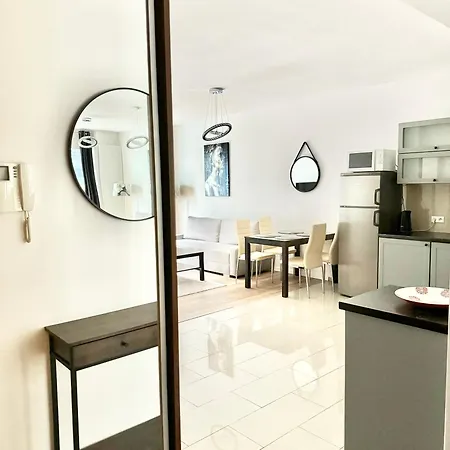 Platinum Towers Country 2 Country 4* Warszawa