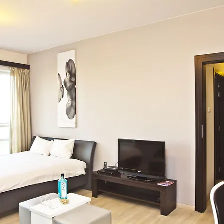 Апарт-отель Platinum Towers Country 2 Country 4*