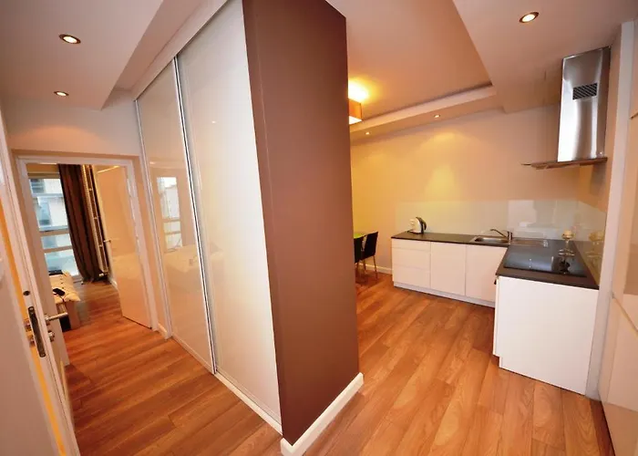 Platinum Towers Country 2 Country 4*