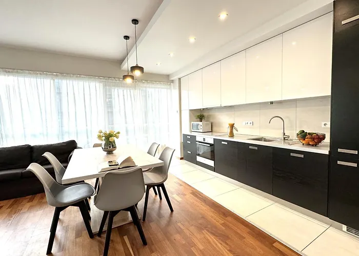 Platinum Towers Country 2 Country 4*