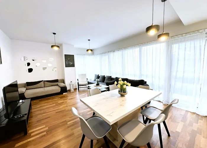 Platinum Towers Country 2 Country Aparthotel